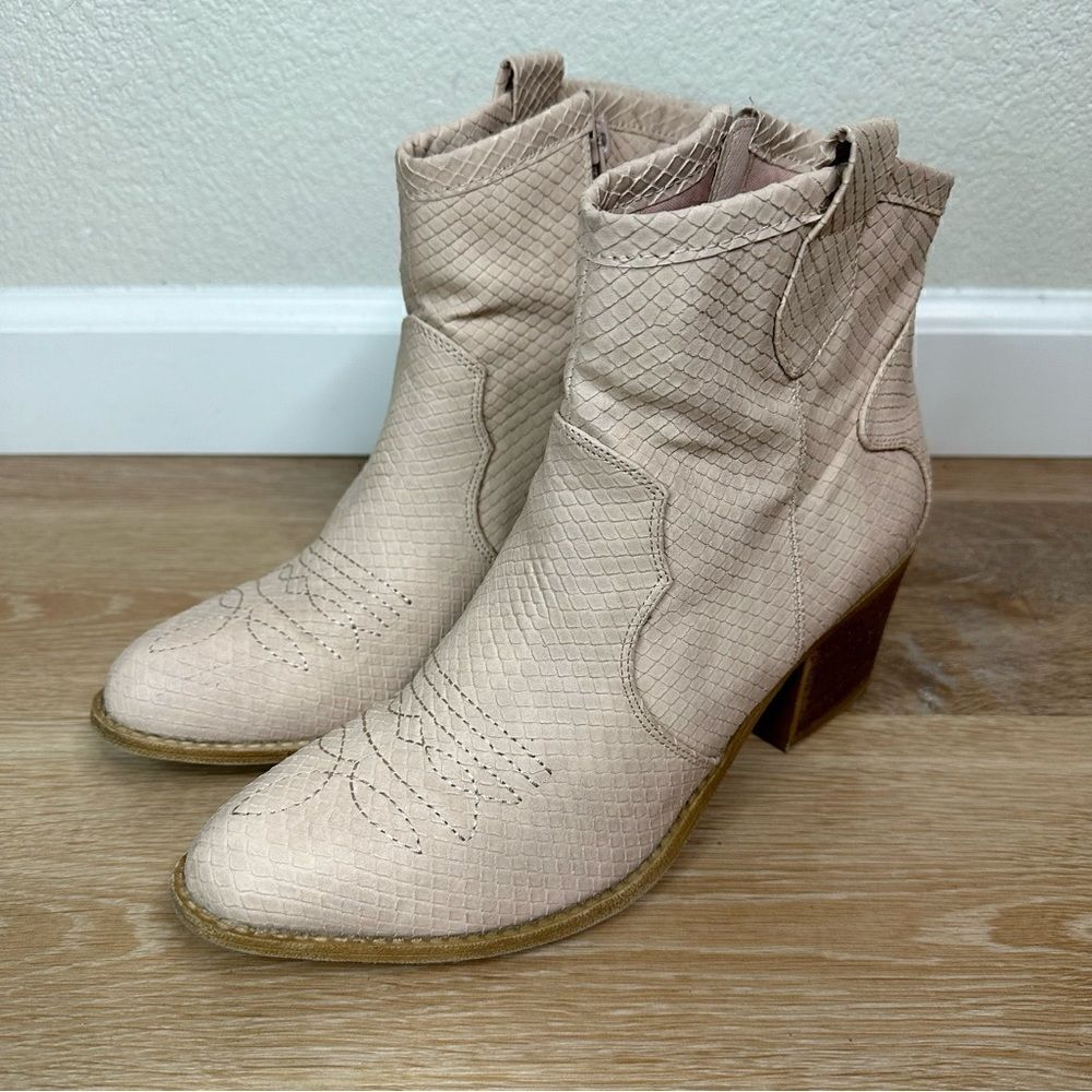 Dirty Laundry Light Pink Western Reptile Embossed Ankle Boots, Size 8.5